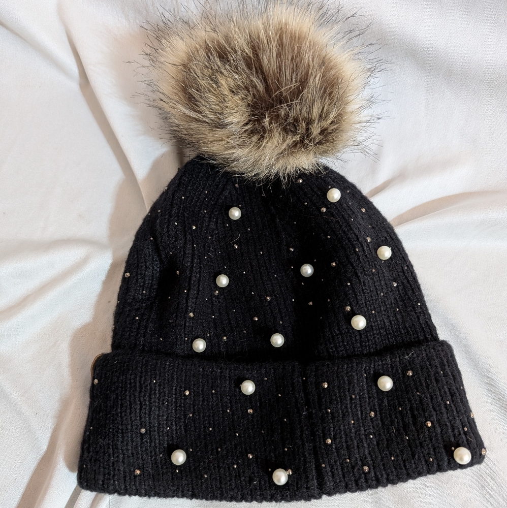 Lucky Brand Women's Stocking Hat Black and Pearl Puffer Ball On Top